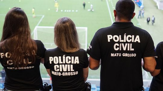 Torcedor que xingou árbitro durante partida é indiciado por racismo e injúria – Polícia