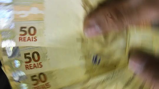 Governo propõe salário mínimo de R$ 1.502 em 2025 – Buxixo